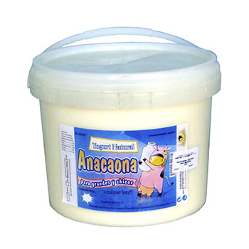 Natural yogurt in a 4 liter bucket